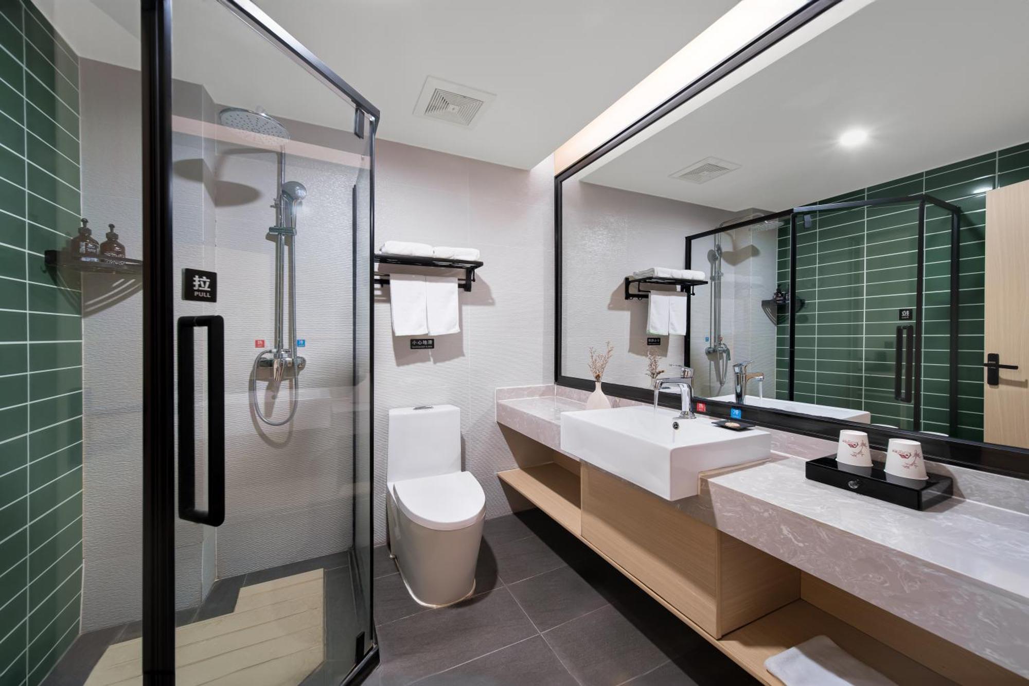 Bai Ling Hotel Nanning Esterno foto